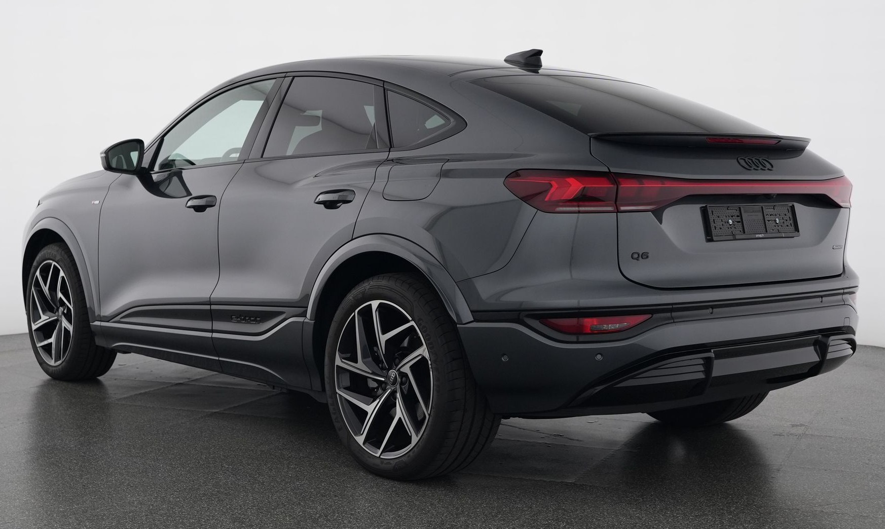 AUDI Q6 Sportback e-tron quattro S-Line Tech pro mit Anhängerkupplung-image-2