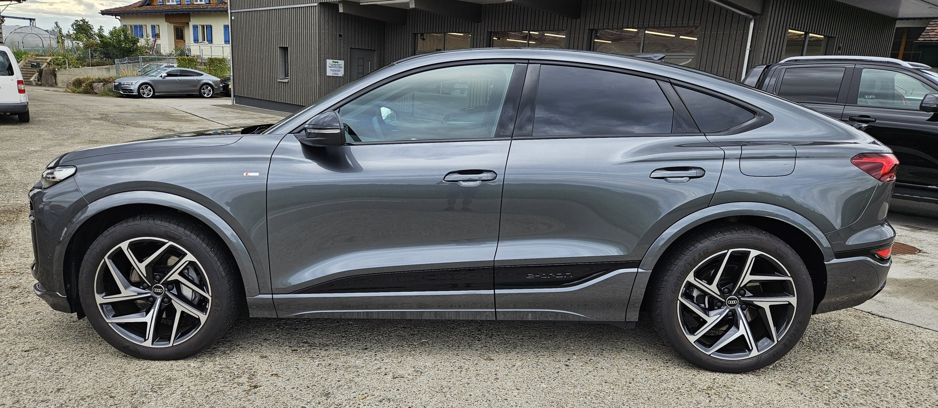 AUDI Q6 Sportback e-tron quattro S-Line Tech pro mit Anhängerkupplung-showroom-element-3