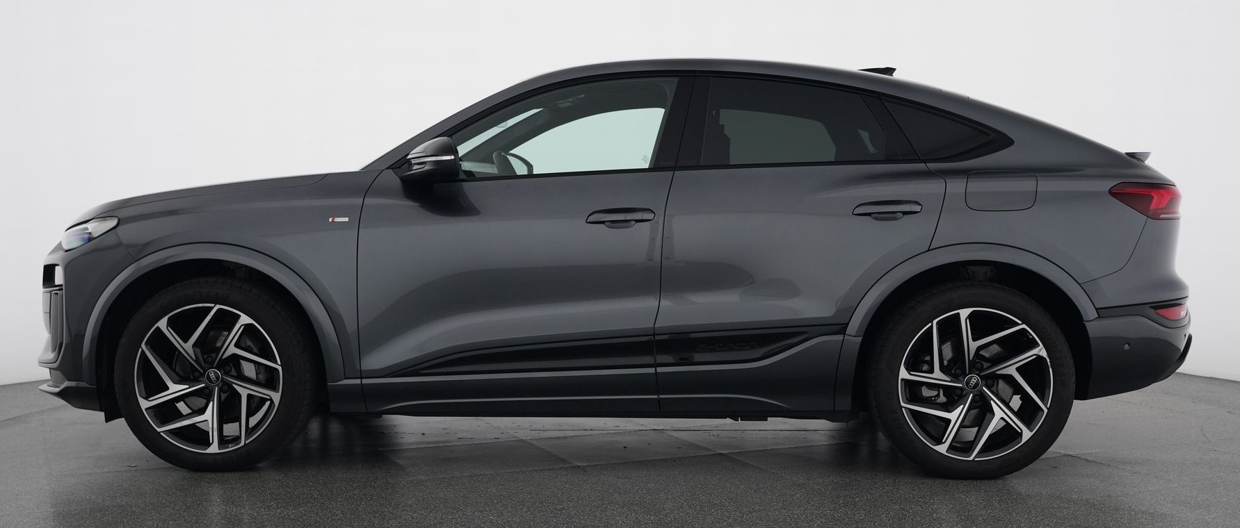 AUDI Q6 Sportback e-tron quattro S-Line Tech pro mit Anhängerkupplung-image-1