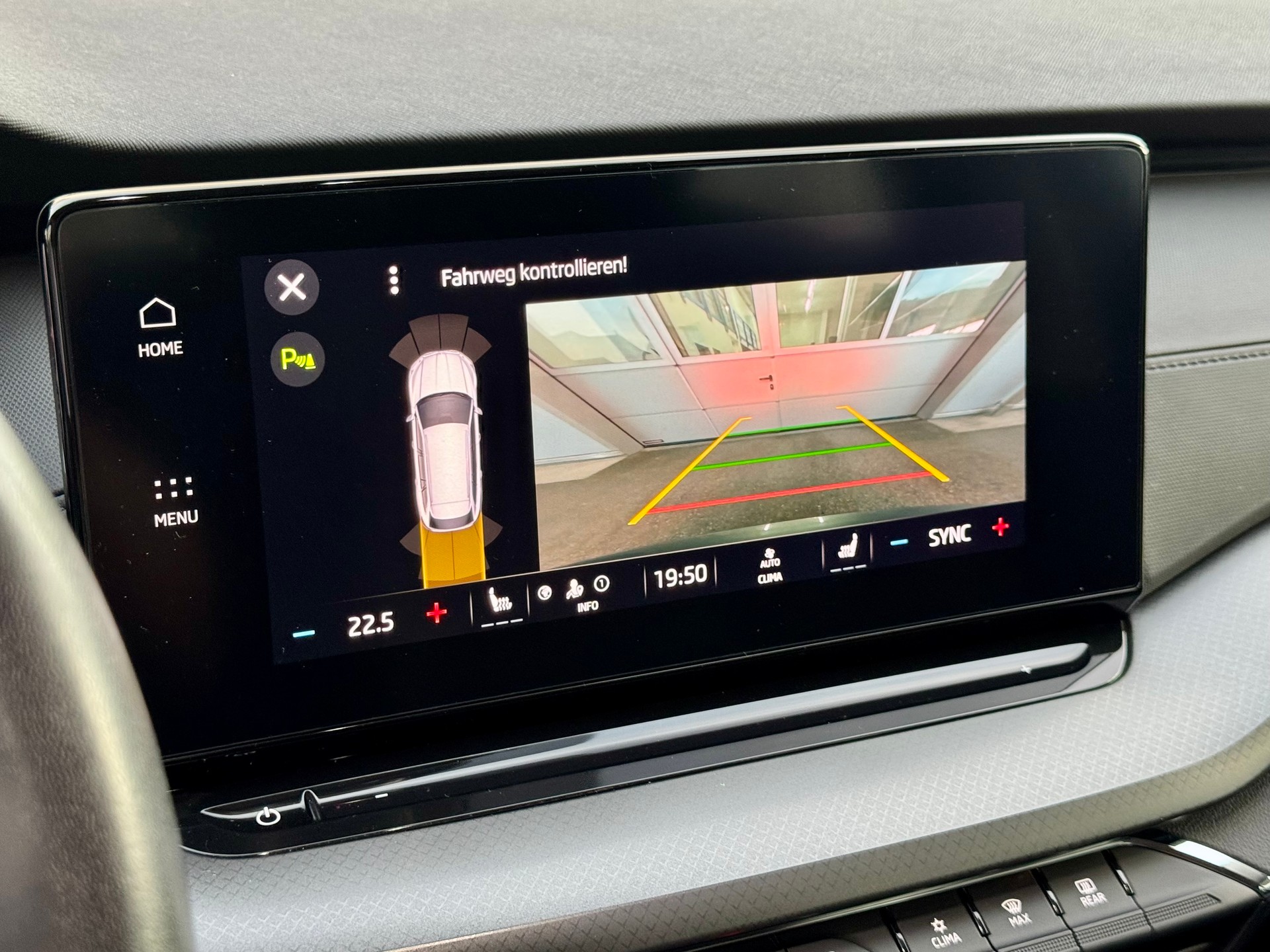 SKODA Octavia Combi 2.0 TDI DSG Ambition-image-10