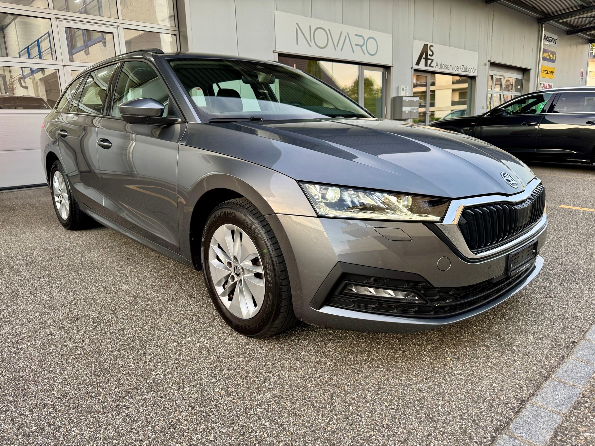 SKODA Octavia Combi 2.0 TDI DSG Ambition-image-0