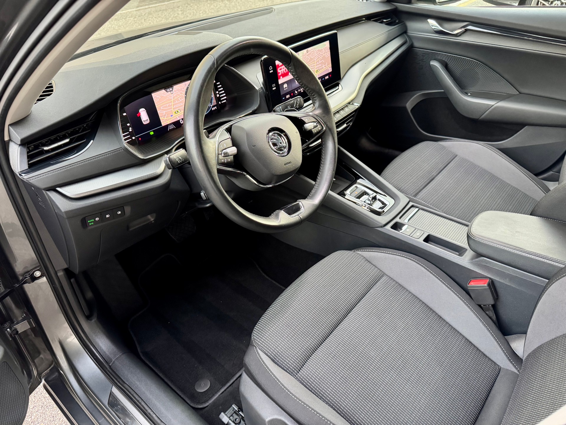 SKODA Octavia Combi 2.0 TDI DSG Ambition-image-5