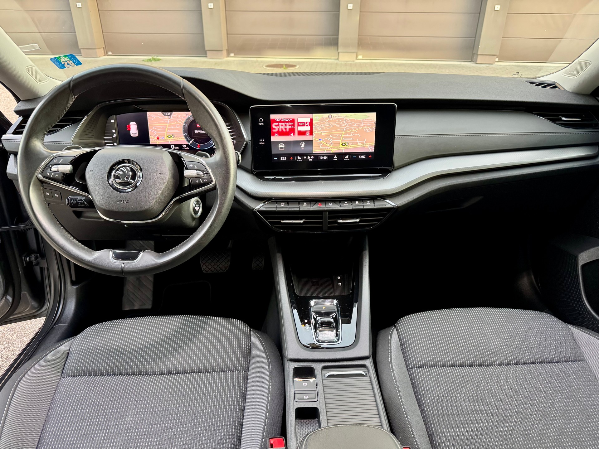 SKODA Octavia Combi 2.0 TDI DSG Ambition-image-6