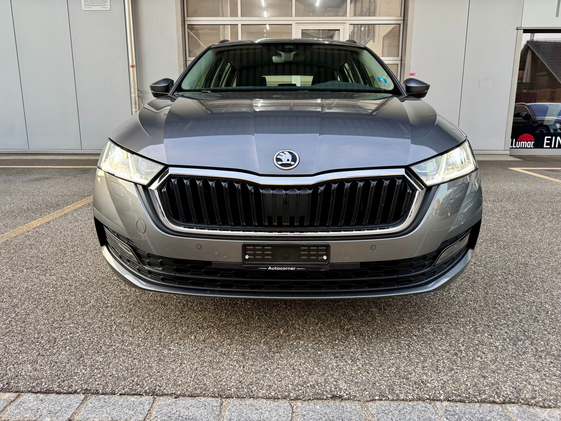 SKODA Octavia Combi 2.0 TDI DSG Ambition-image-2