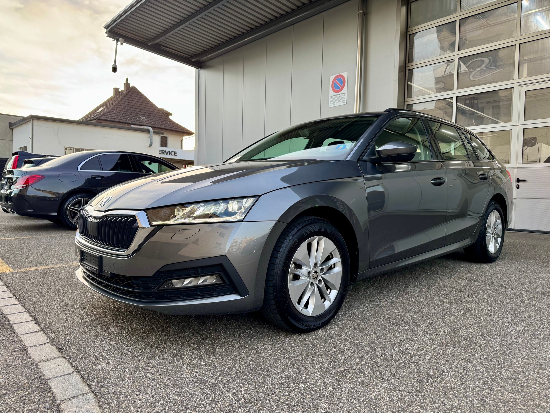 SKODA Octavia Combi 2.0 TDI DSG Ambition-image-1