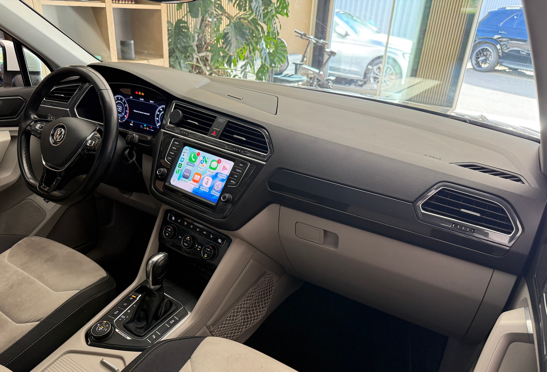 VW Tiguan 2.0TSI Highline 4Motion DSG R-Line-image-11