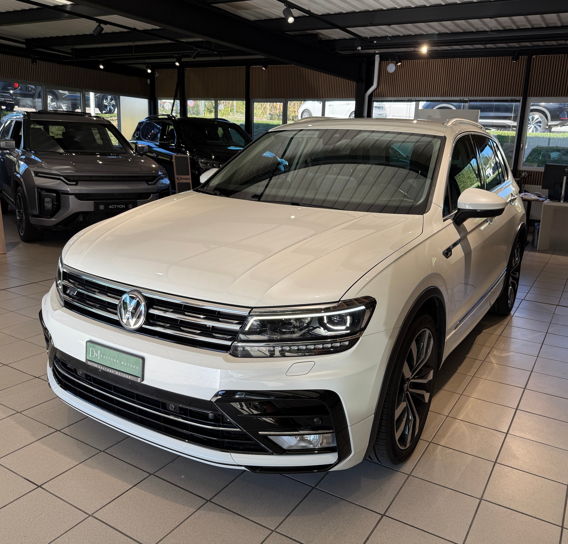 VW Tiguan 2.0TSI Highline 4Motion DSG R-Line-image-0