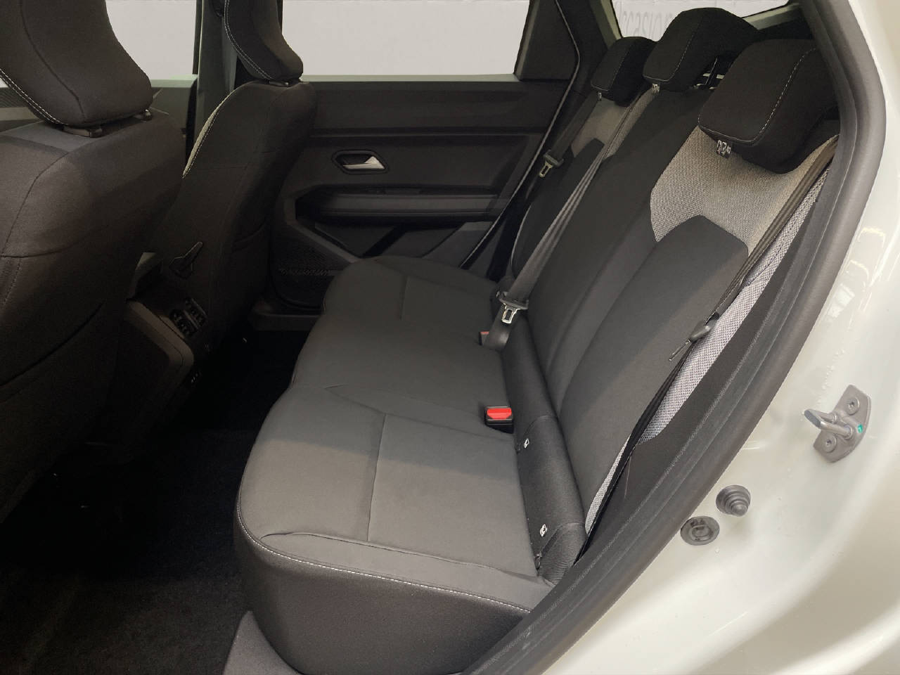 DACIA Bigster 1.8 Hybrid Journey-image-9
