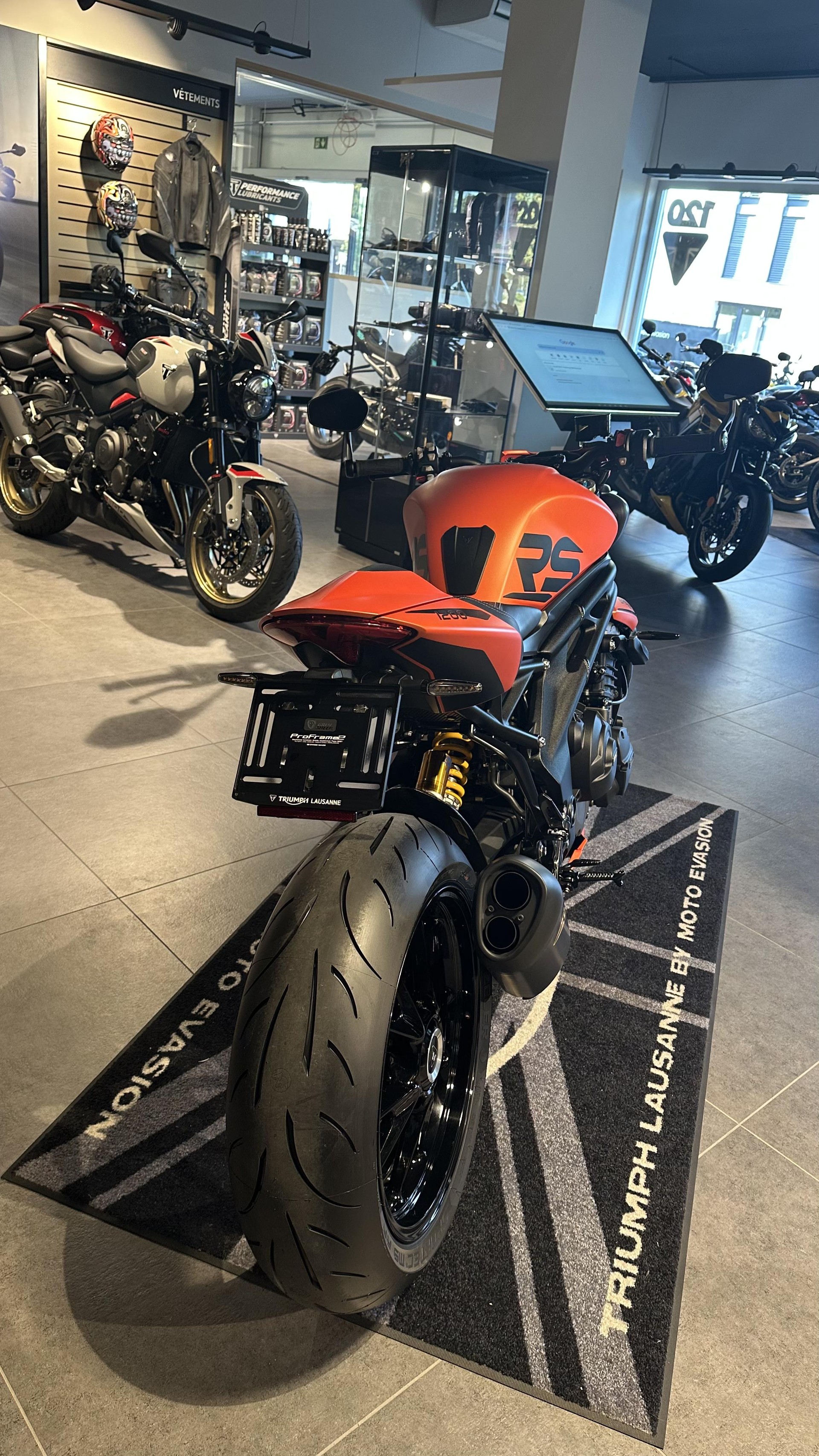 TRIUMPH Speed Triple RS-showroom-element-3