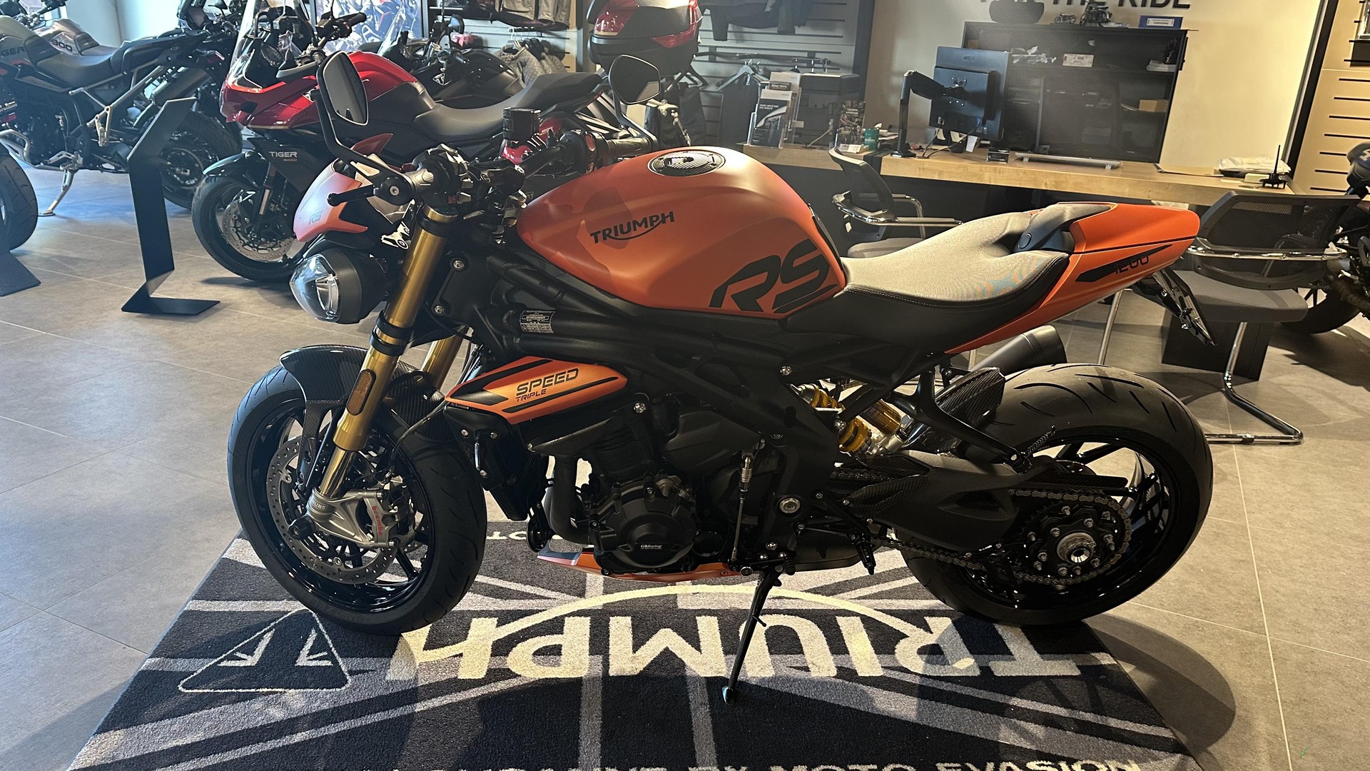 TRIUMPH Speed Triple RS-showroom-element-1
