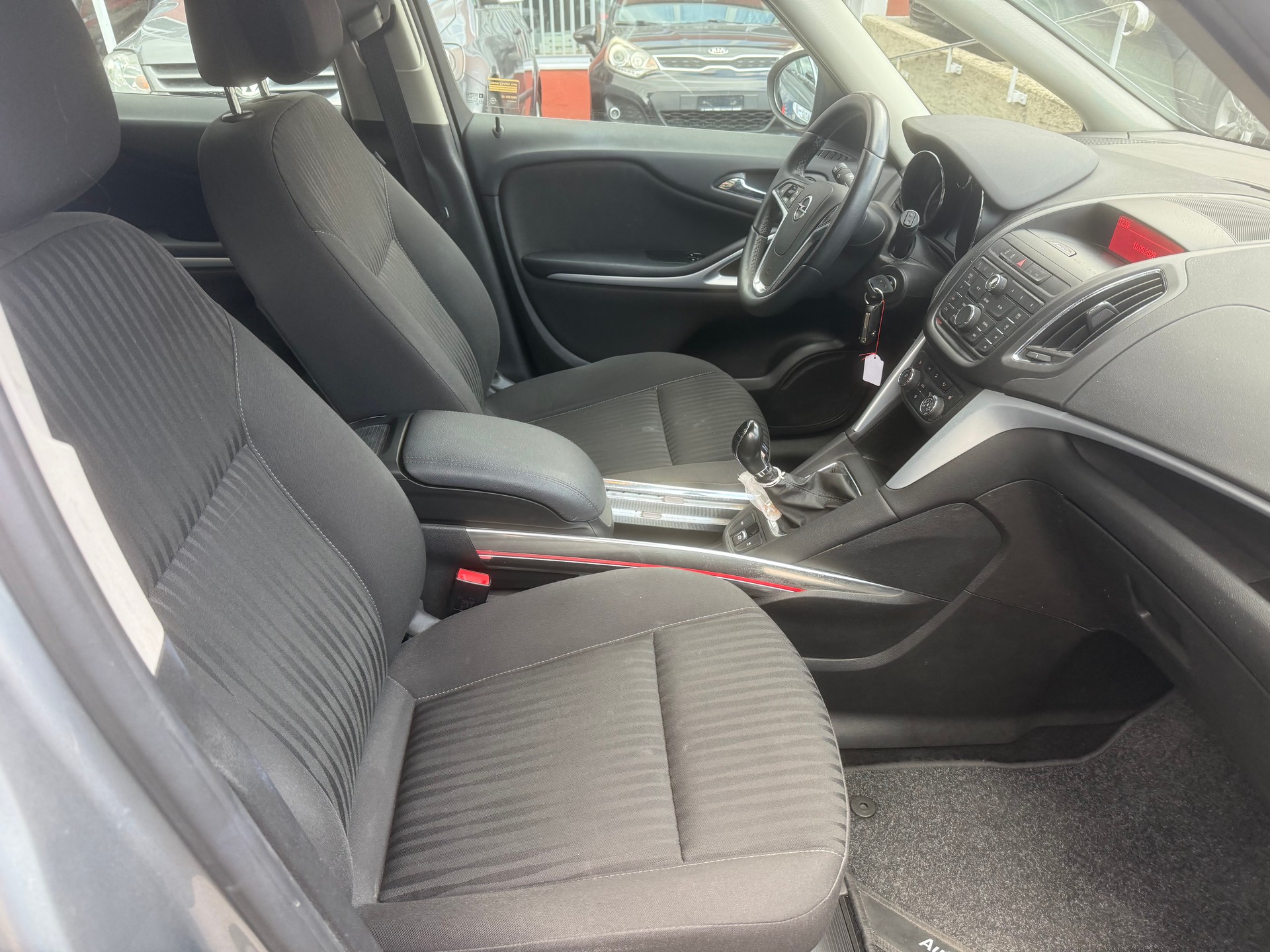 OPEL Zafira Tourer 1.4i 16V Cosmo-image-6