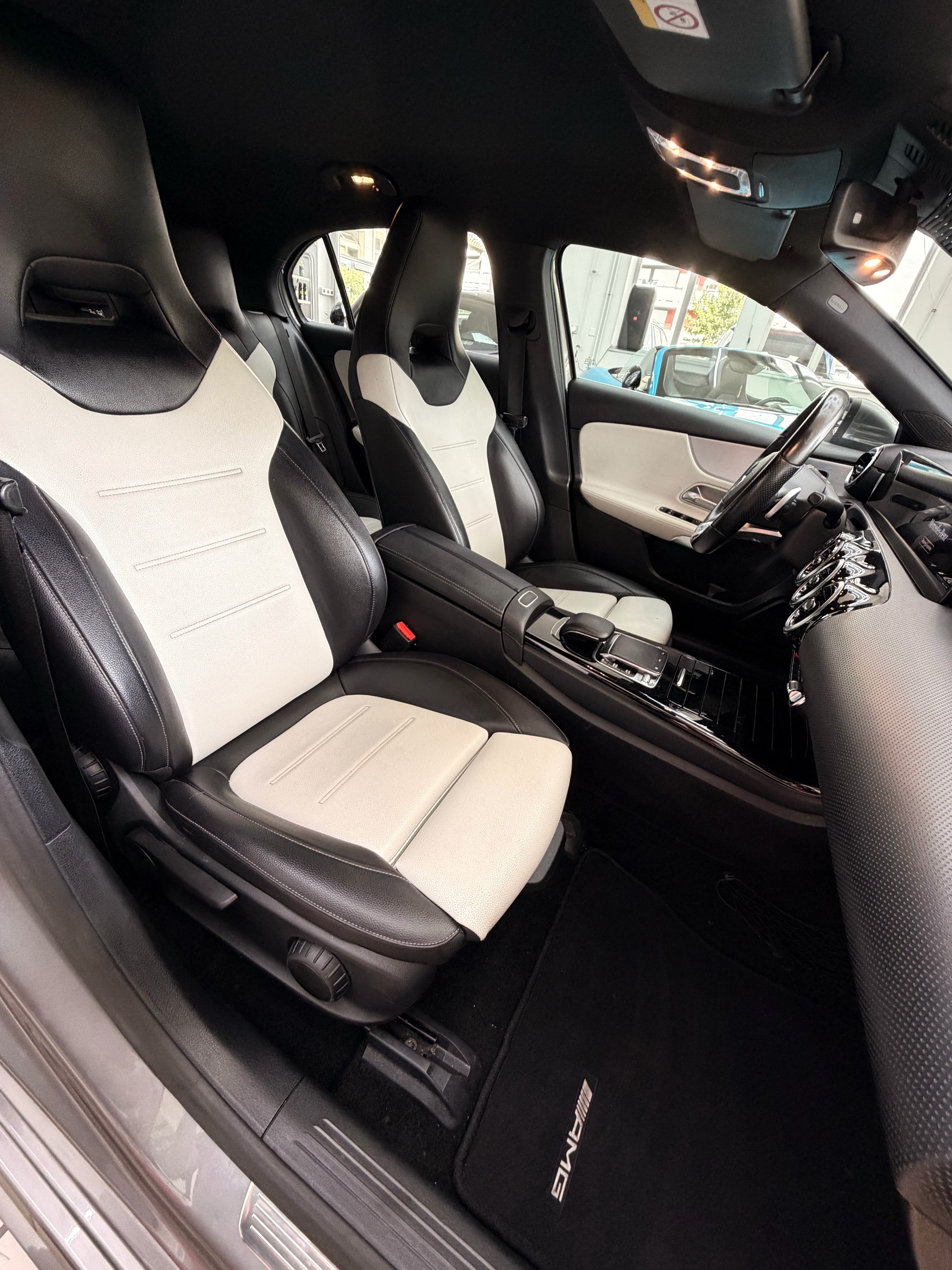 MERCEDES-BENZ A 250 AMG Line 7G-DCT-image-12