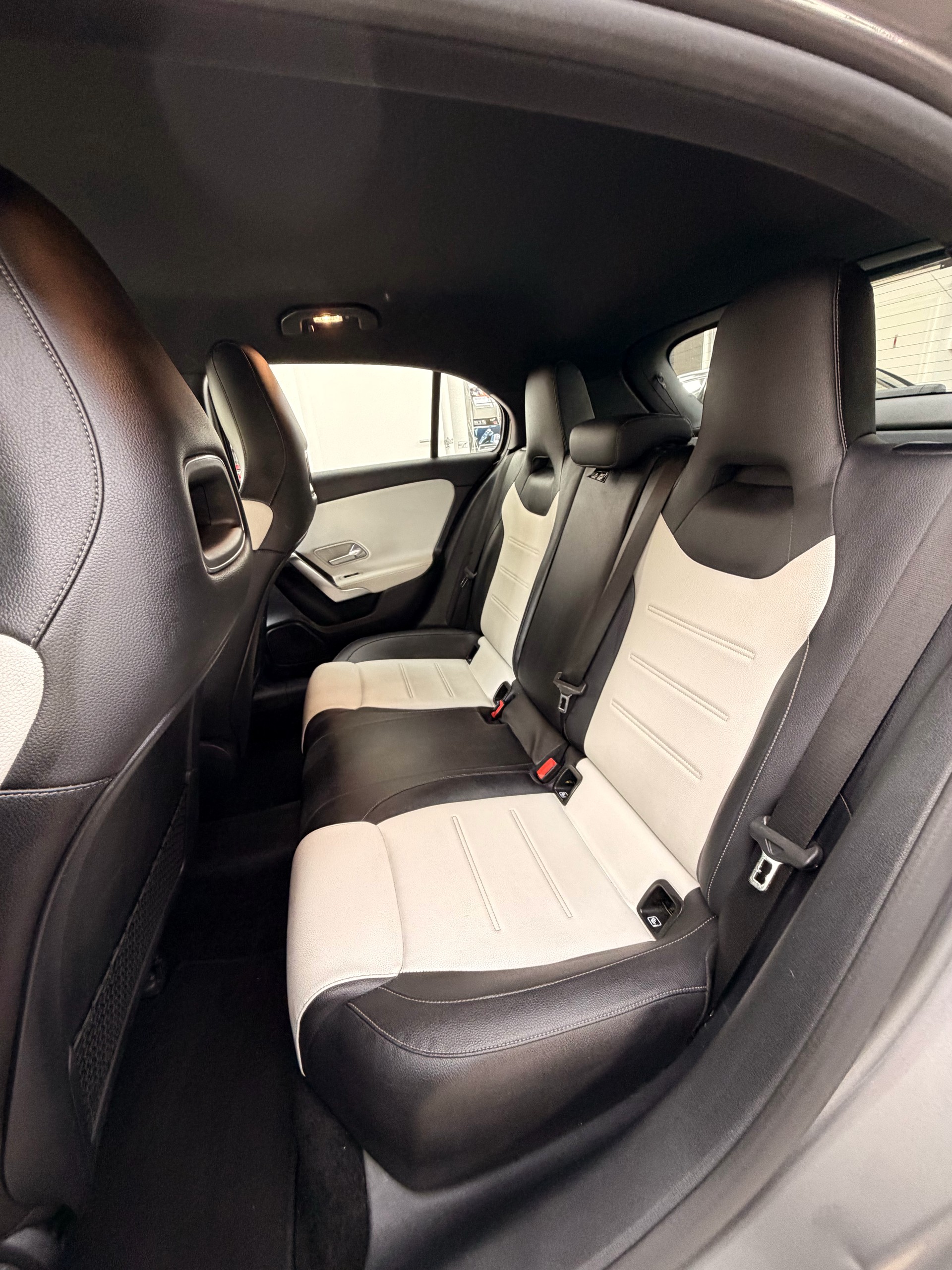 MERCEDES-BENZ A 250 AMG Line 7G-DCT-image-10