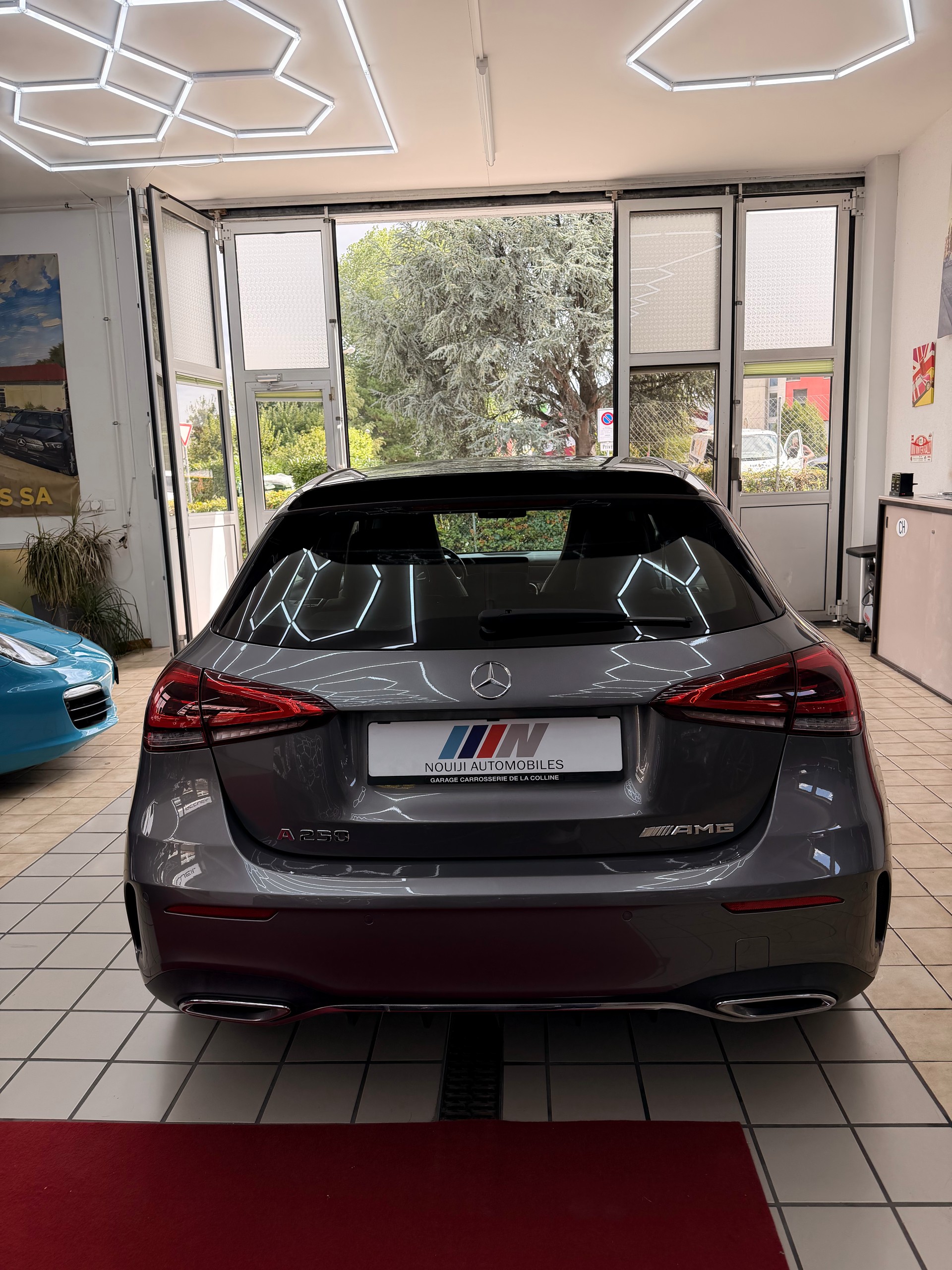 MERCEDES-BENZ A 250 AMG Line 7G-DCT-image-4