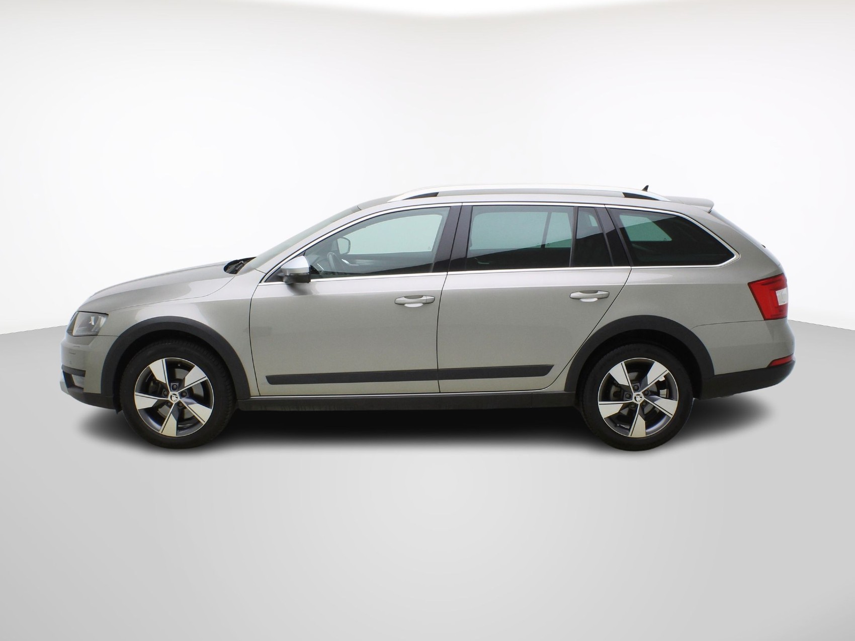 SKODA Octavia Scout 2.0 TDI DSG 4x4-image-2