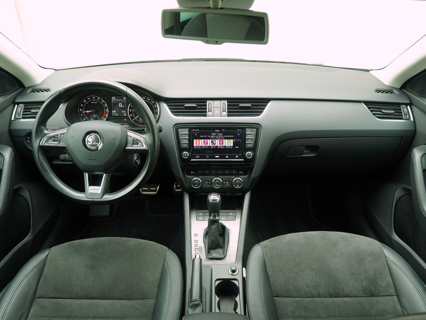 SKODA Octavia Scout 2.0 TDI DSG 4x4-image-12