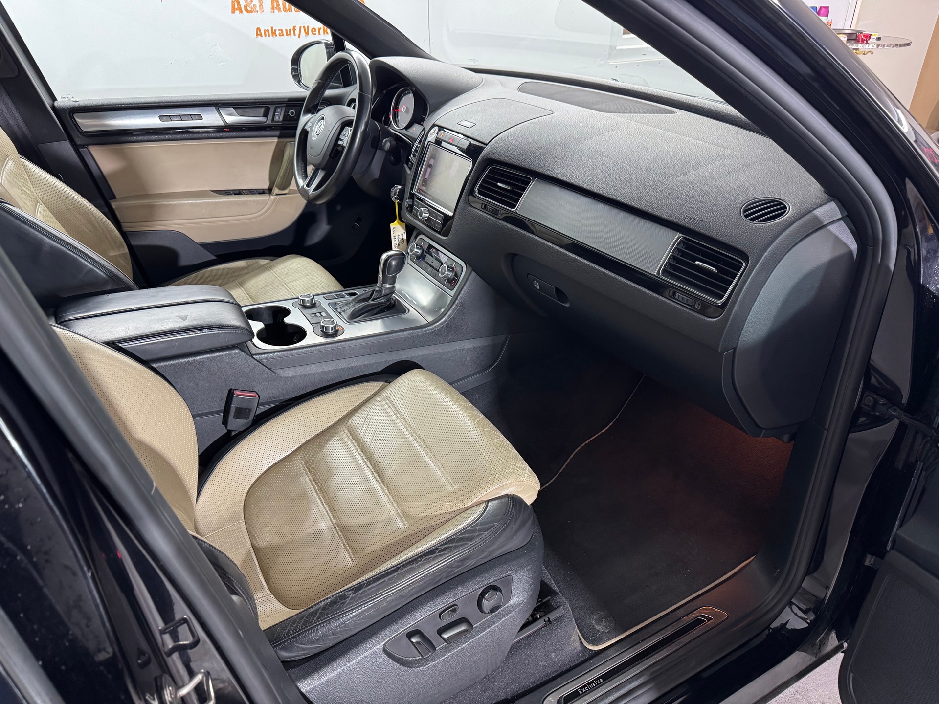 VW Touareg 4.2 TDI Tiptronic Exclusive-image-10