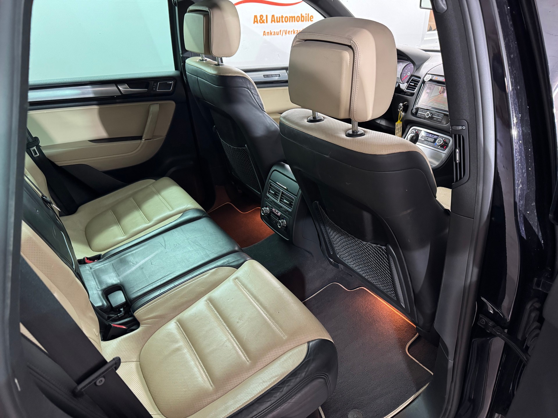 VW Touareg 4.2 TDI Tiptronic Exclusive-image-13