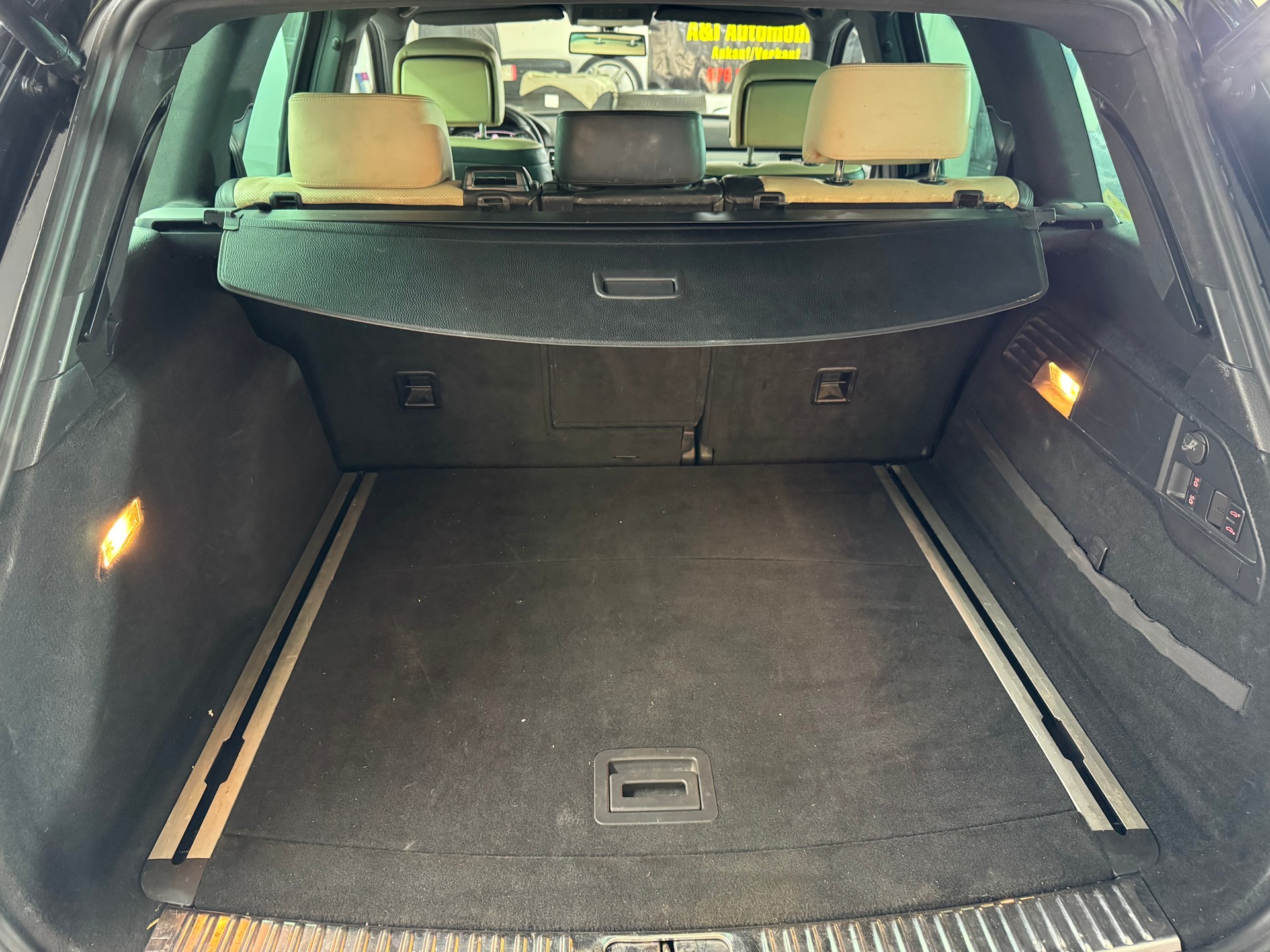 VW Touareg 4.2 TDI Tiptronic Exclusive-image-15