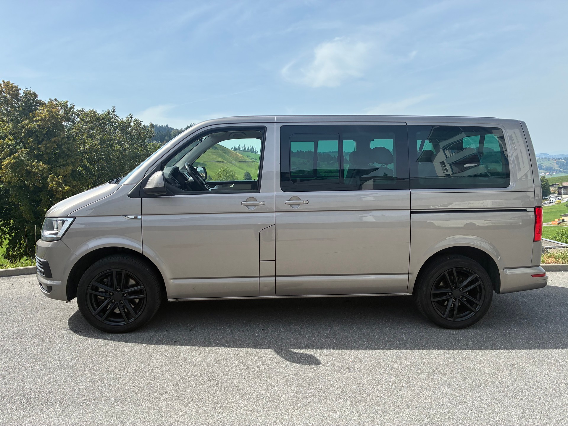 VW T6 Caravelle 2.0 Bi-TDI Trendline 4Motion DSG LWB-image-7