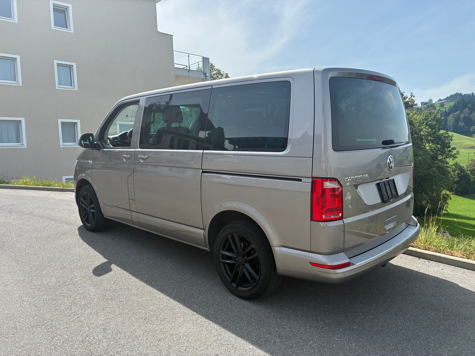 VW T6 Caravelle 2.0 Bi-TDI Trendline 4Motion DSG LWB-image-6