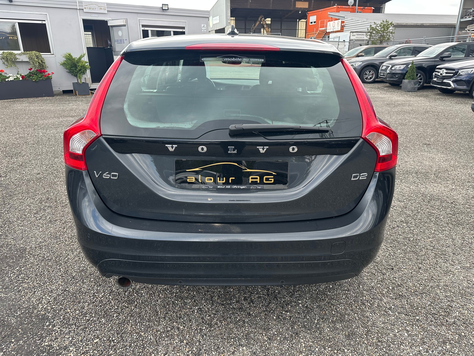 VOLVO V60 D2-image-5