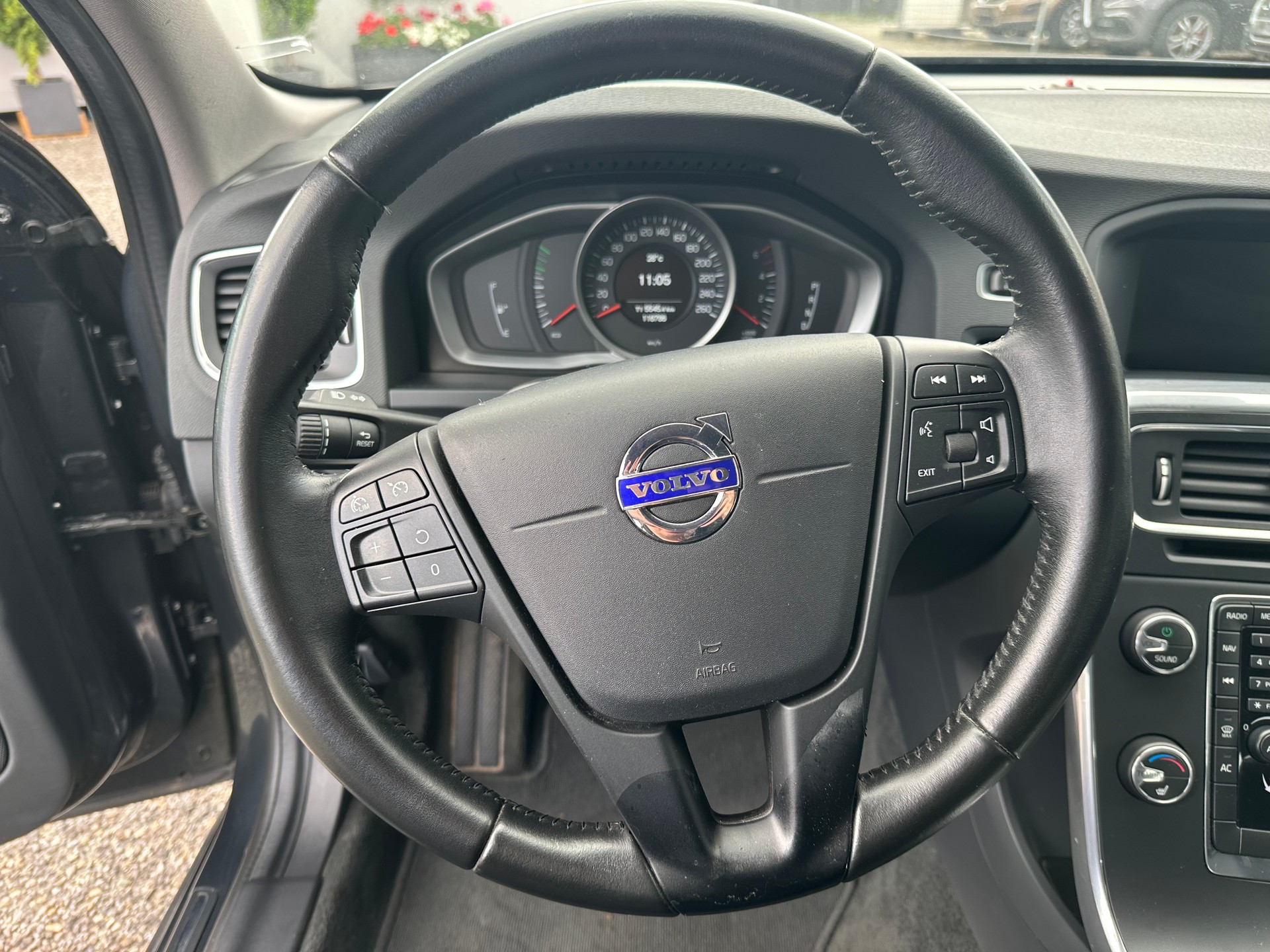 VOLVO V60 D2-image-9