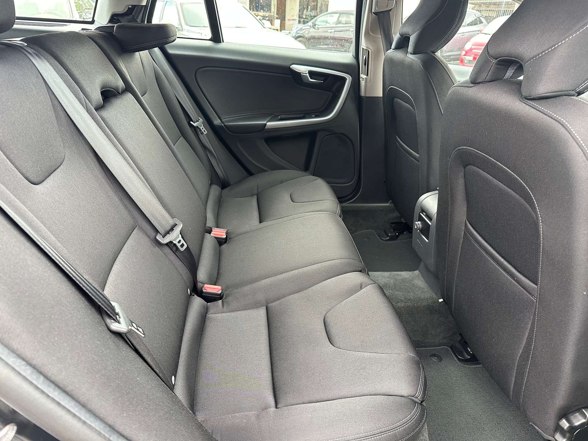 VOLVO V60 D2-image-3