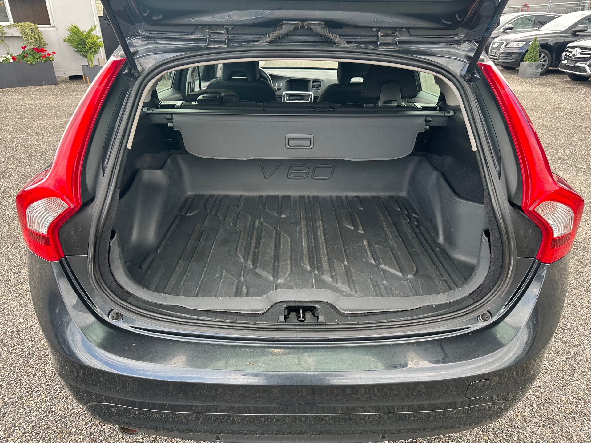 VOLVO V60 D2-image-6