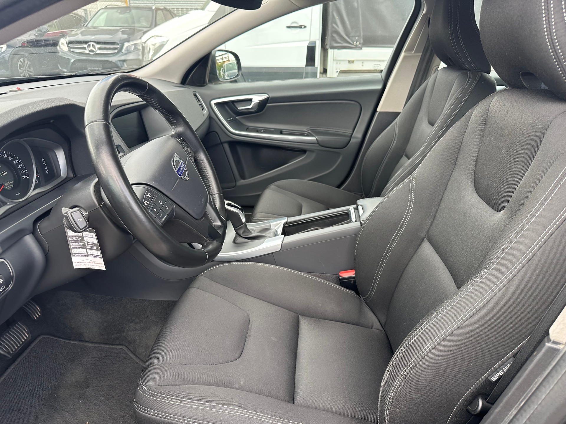 VOLVO V60 D2-image-8
