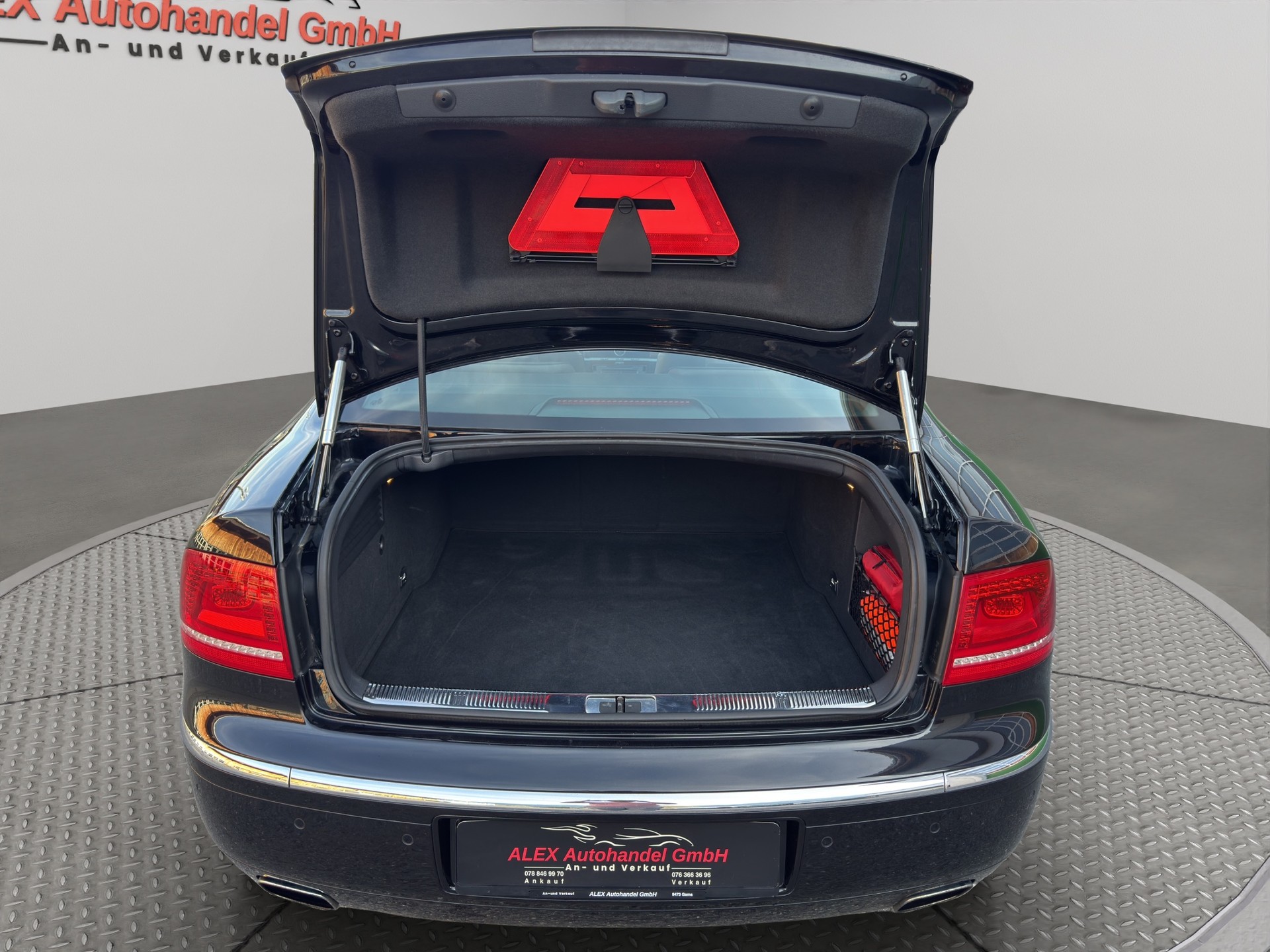 VW Phaeton 4.2 V8 4Motion Tiptronic Exclusive-image-5