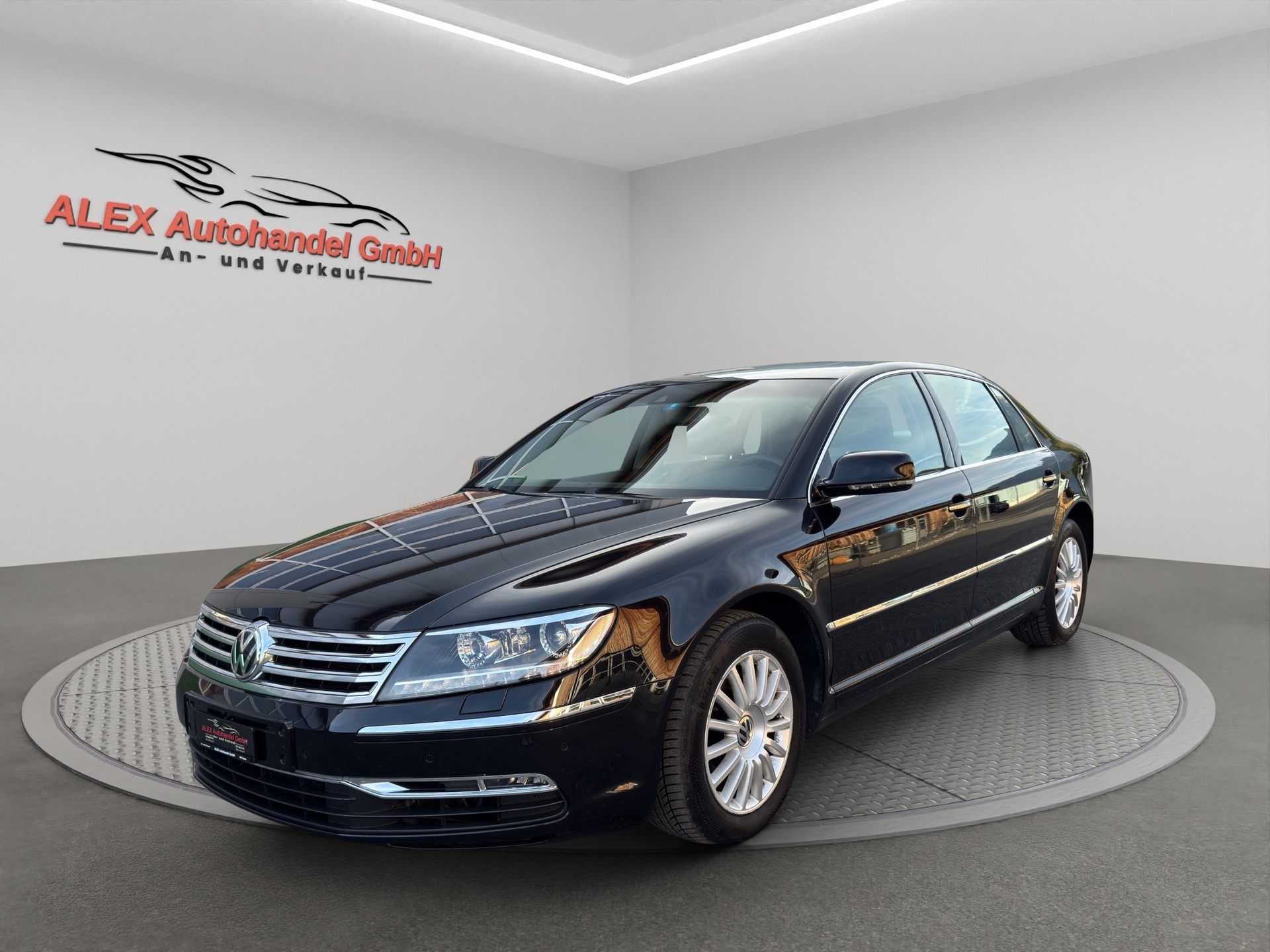 VW Phaeton 4.2 V8 4Motion Tiptronic Exclusive-image-0