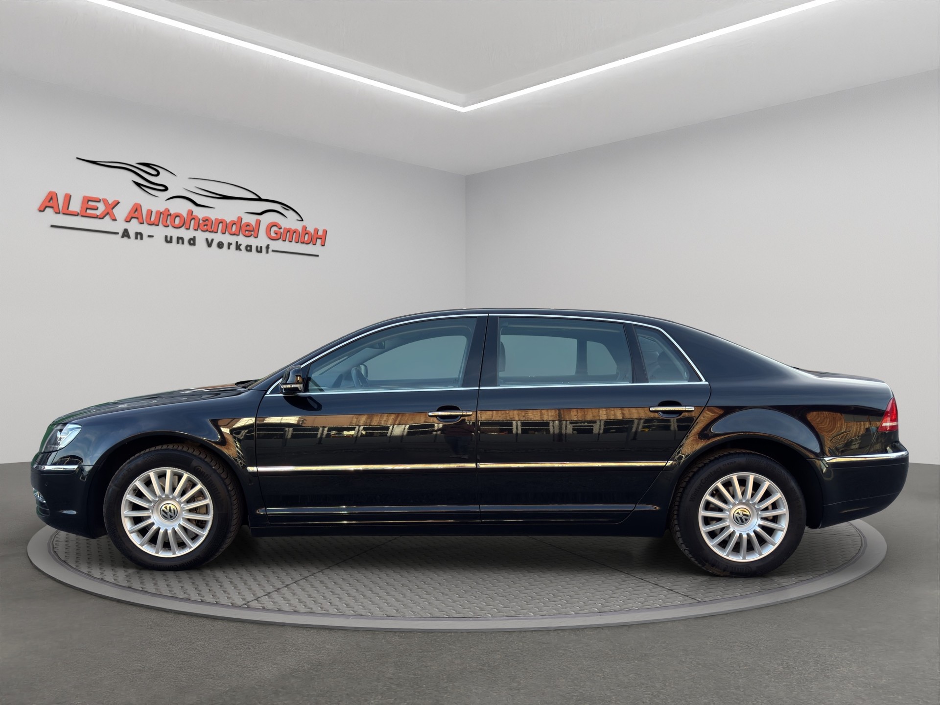 VW Phaeton 4.2 V8 4Motion Tiptronic Exclusive-image-2