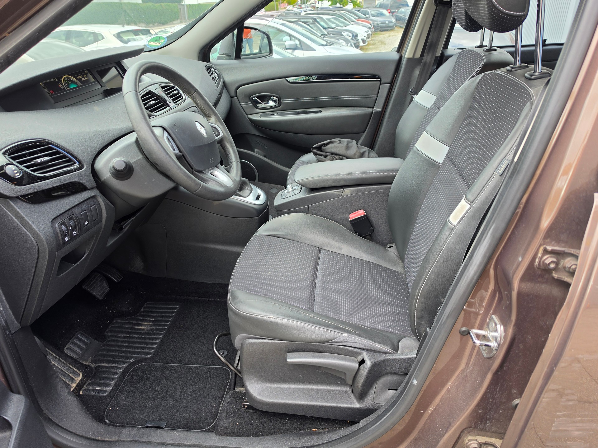 RENAULT Scénic 1.5 dCi Expression EDC-image-7