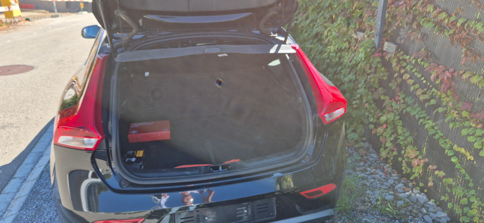 VOLVO V40 D3 R-Design-image-4