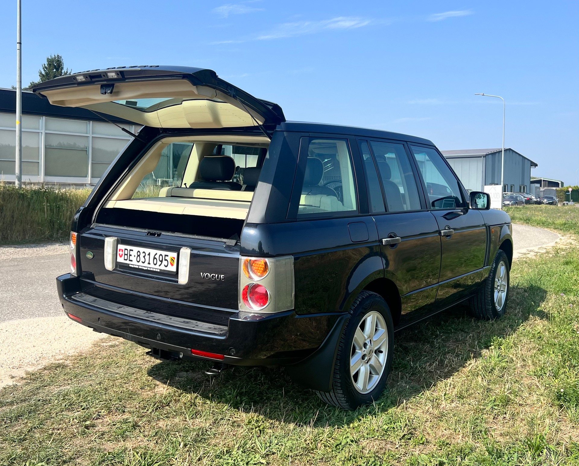 LAND ROVER 4.4 V8 Vogue-image-1