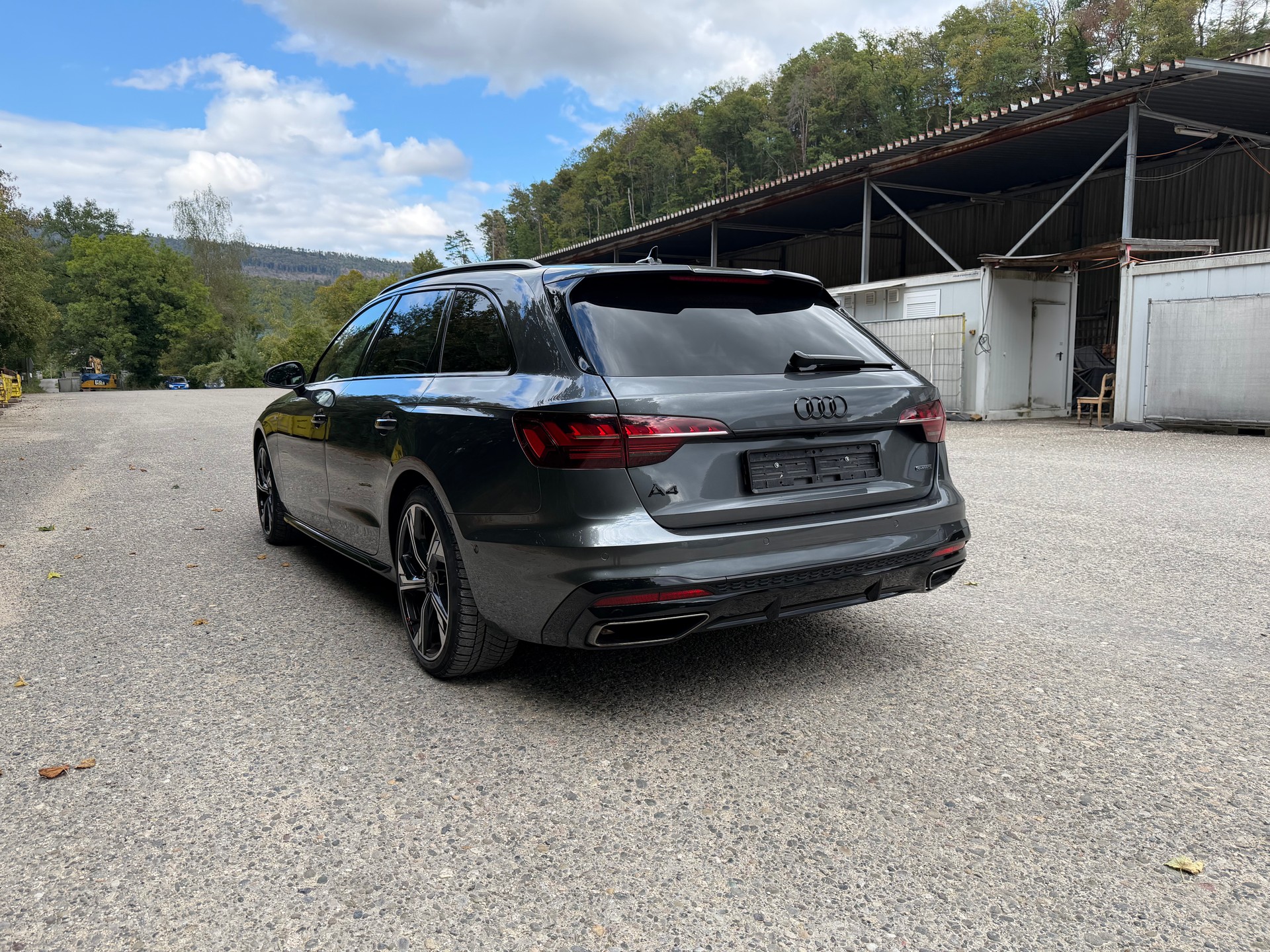 AUDI 2.0 40 TDI S Line Attraction quattro S-Tronic Competition Plus-image-1