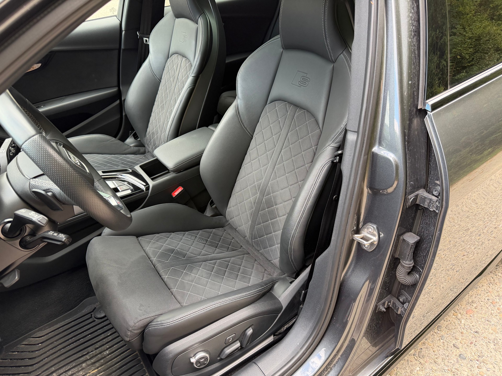 AUDI 2.0 40 TDI S Line Attraction quattro S-Tronic Competition Plus-image-5