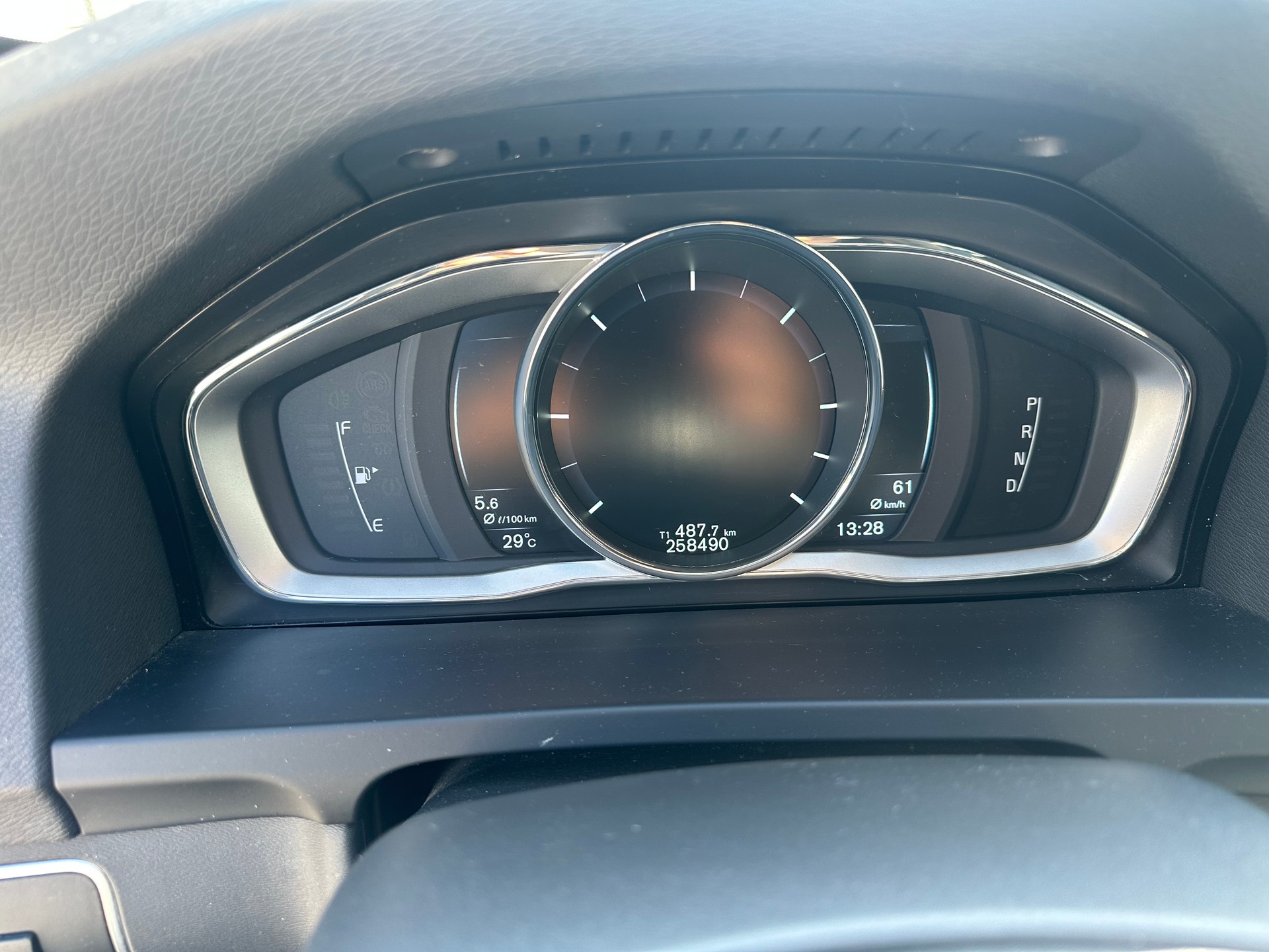 VOLVO V60 D4 Momentum-image-13