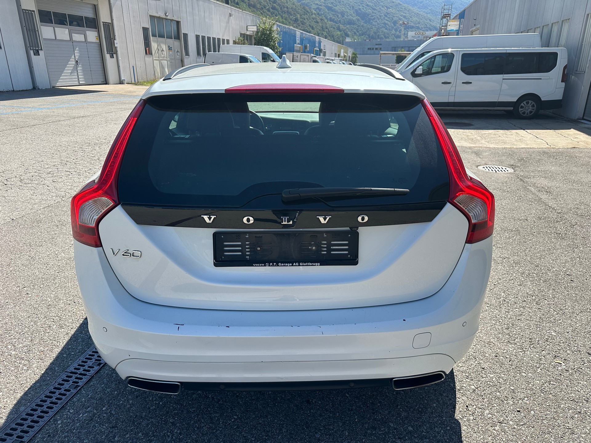 VOLVO V60 D4 Momentum-image-3