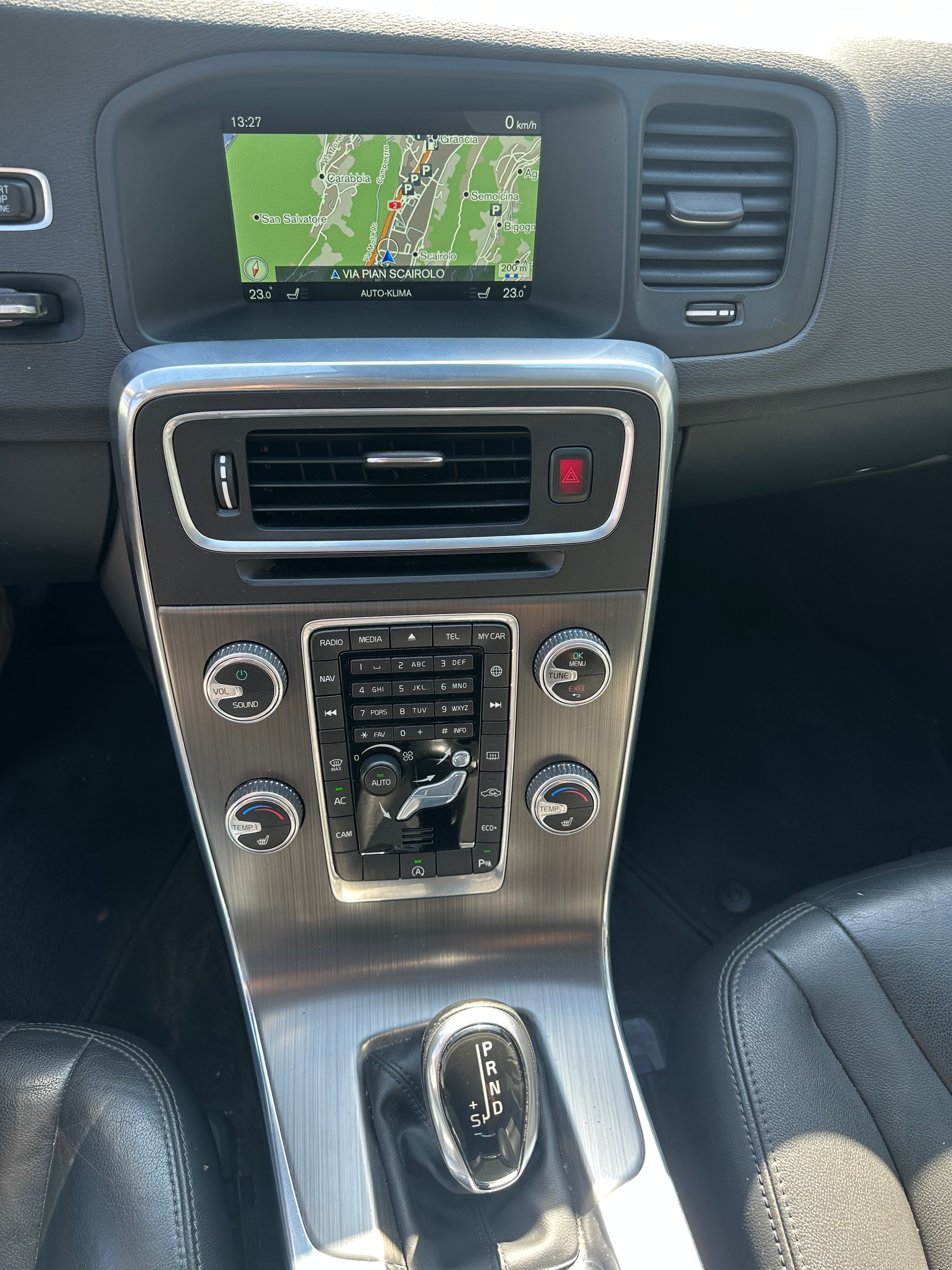 VOLVO V60 D4 Momentum-image-12