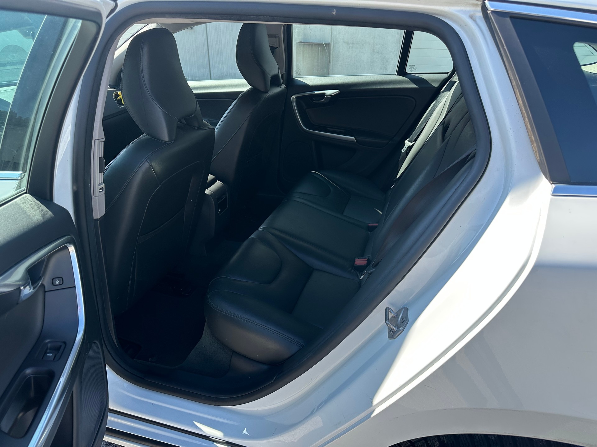 VOLVO V60 D4 Momentum-image-8