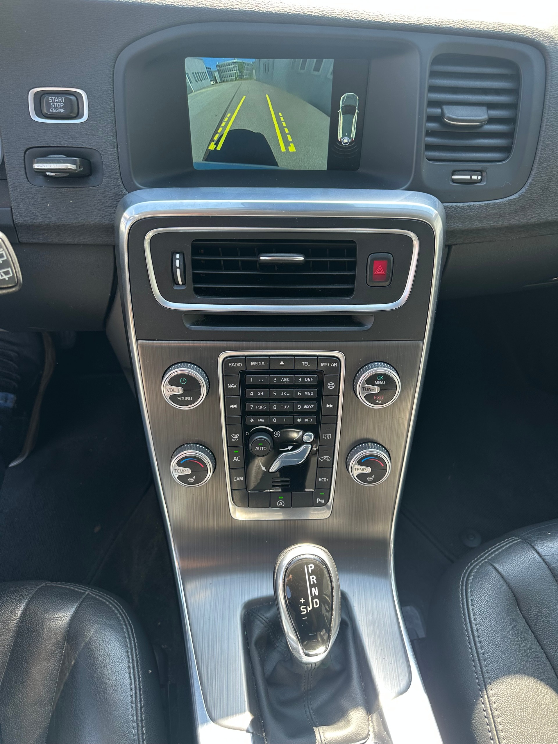 VOLVO V60 D4 Momentum-image-11