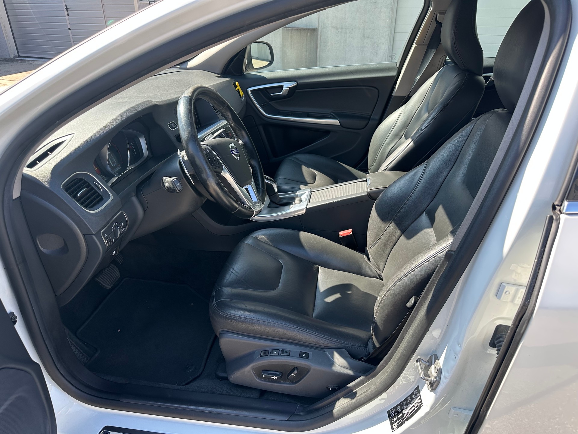 VOLVO V60 D4 Momentum-image-7