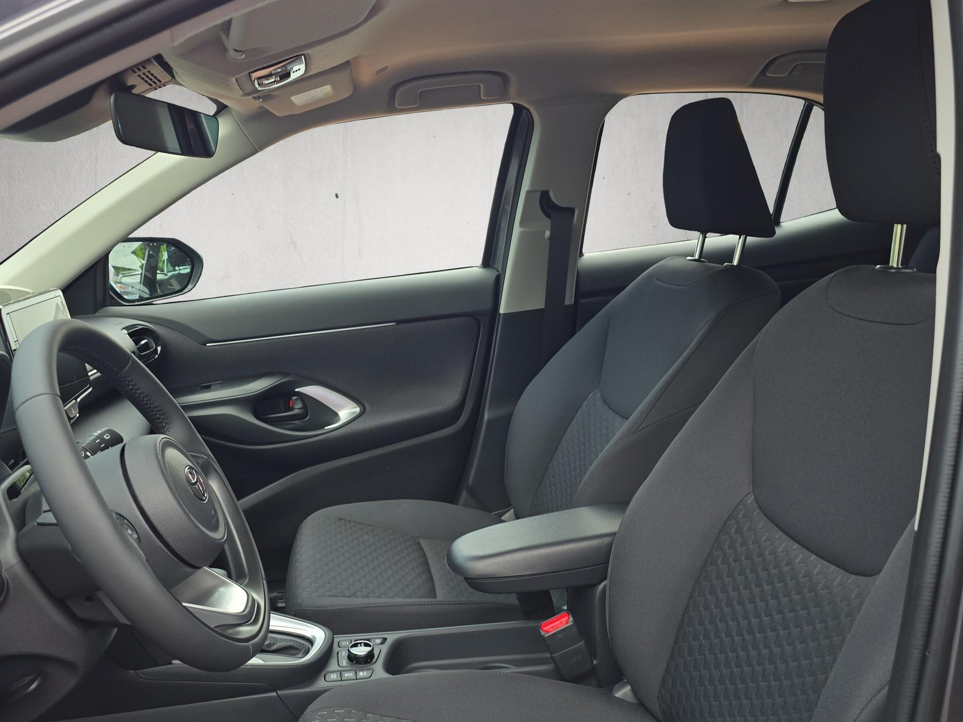 TOYOTA Yaris Cross 1.5 VVT-i HSD Comfort AWD-i-image-9