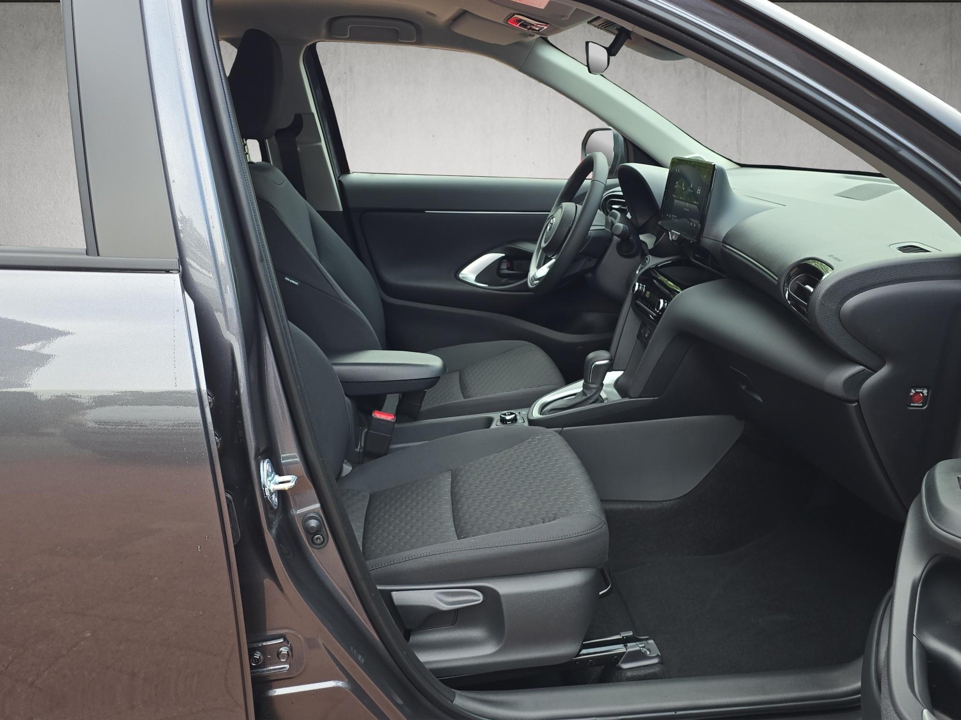 TOYOTA Yaris Cross 1.5 VVT-i HSD Comfort AWD-i-image-13