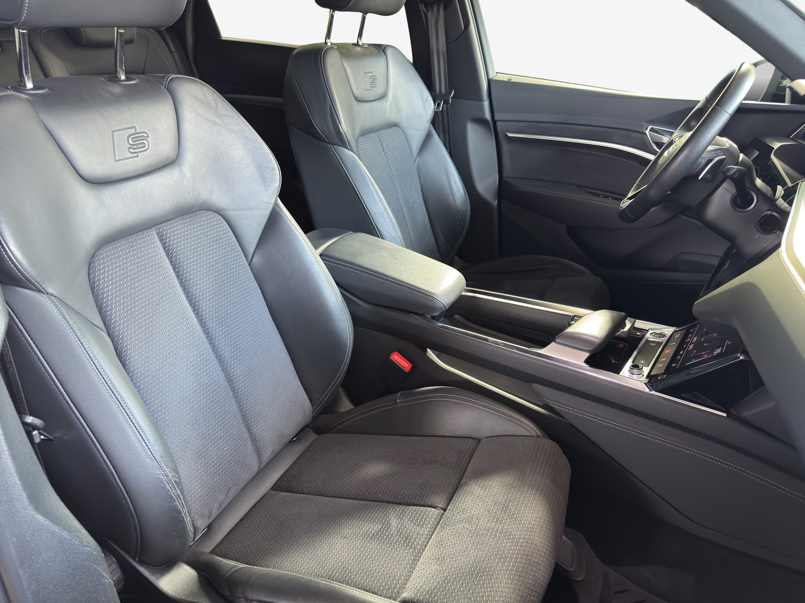 AUDI e-tron 50 Advanced quattro-image-15