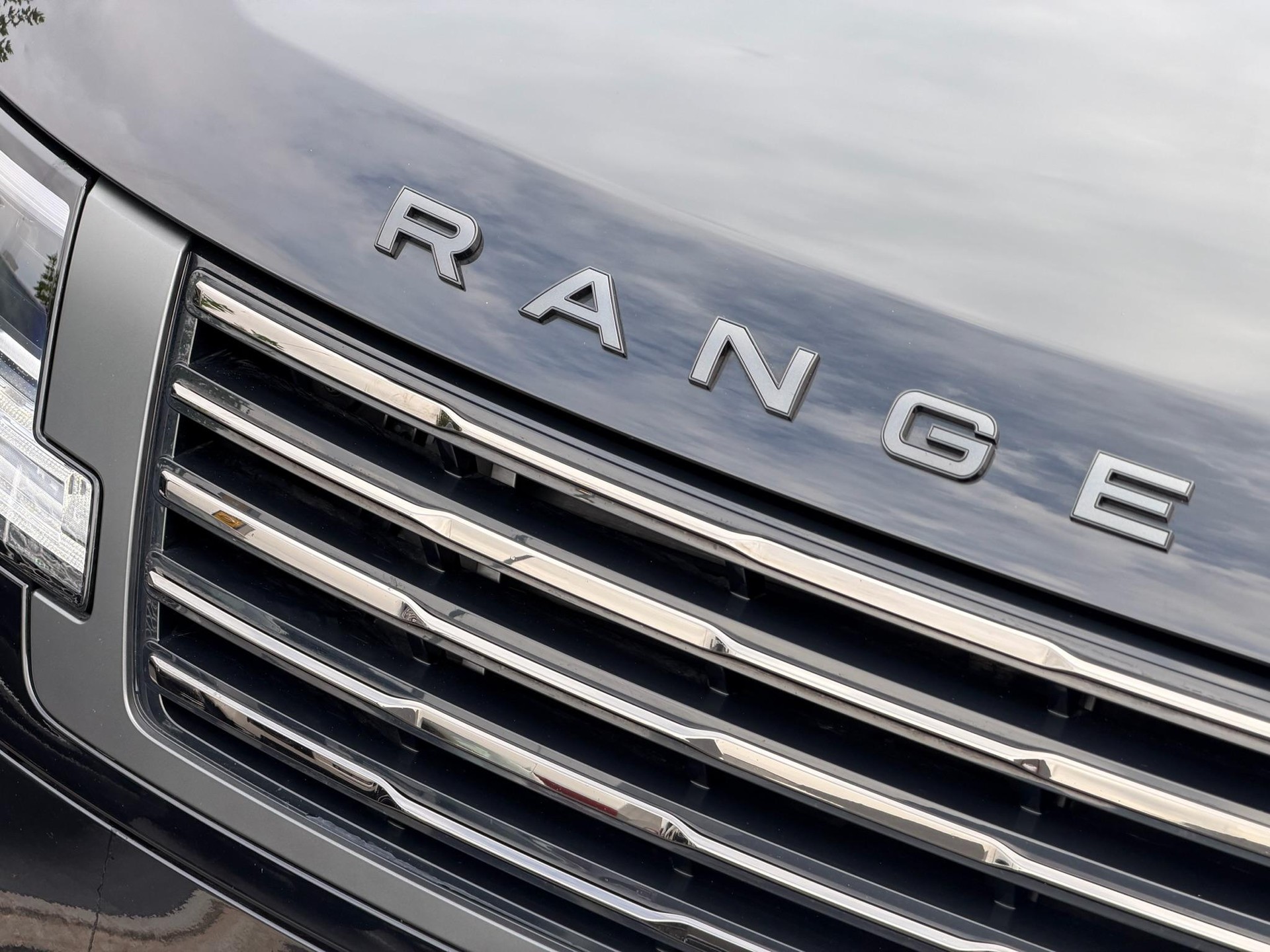 LAND ROVER Range Rover 4.4 V8 SV-image-16