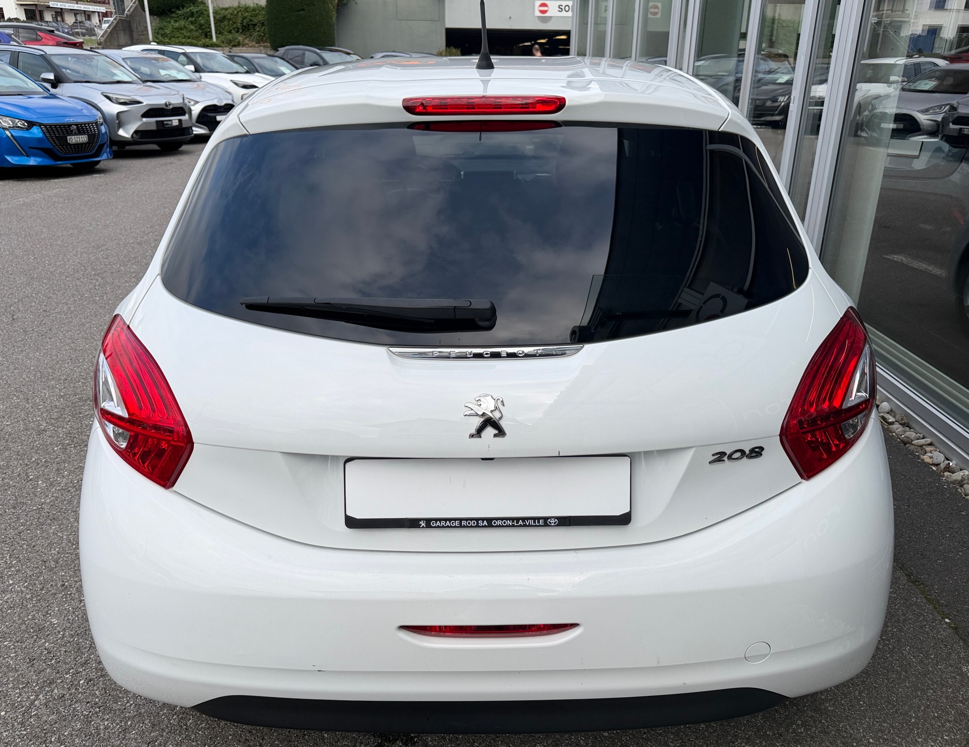 PEUGEOT 208 1.2 VTI Style-image-7
