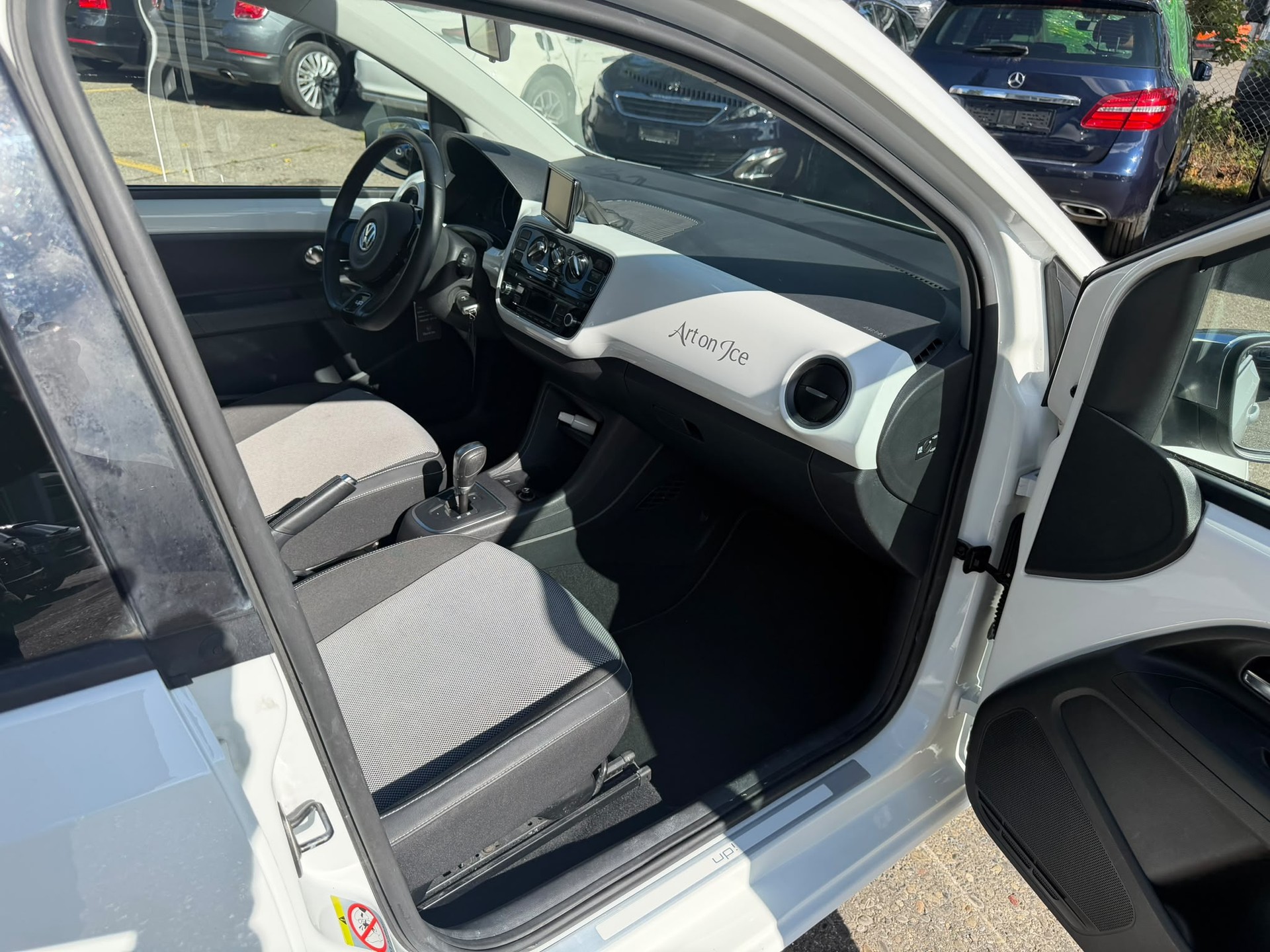VW Up 1.0 high up ASG-image-8